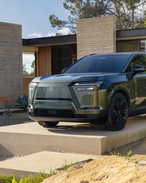Image post by @discoverlexus on Instagram