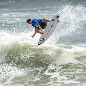 Image post by @isasurfing on Instagram