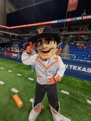 Image post by @utrgvfootball on Instagram
