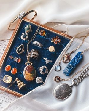 Image post by @maejeanvintage on Instagram