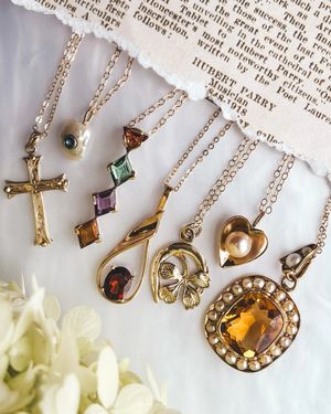 Image post by @maejeanvintage on Instagram