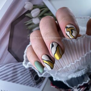 Image post by @nestanails on Instagram
