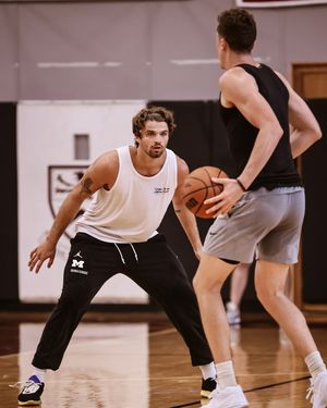 Image post by @hoopin_mitch on Instagram