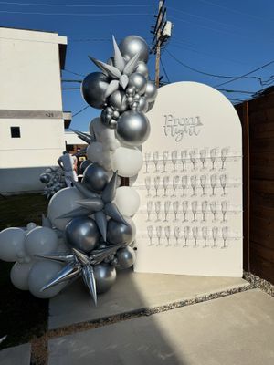 Image post by @majesticinglewoodpartyrentals on Instagram