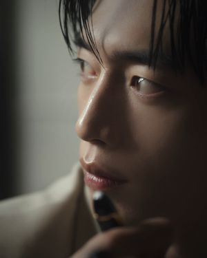 Image post by @esquire.korea on Instagram