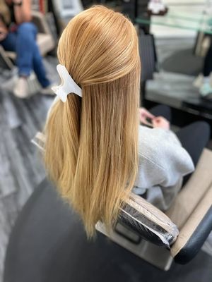 Image post by @OmbreSalonPV on Facebook