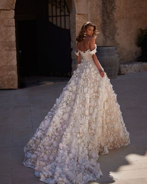 Image post by @dama_couture on Instagram