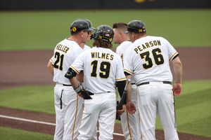 Image post by @UIBaseball on Twitter