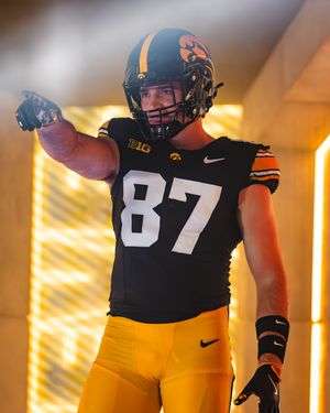 Image post by @hawkeyefootball on Instagram