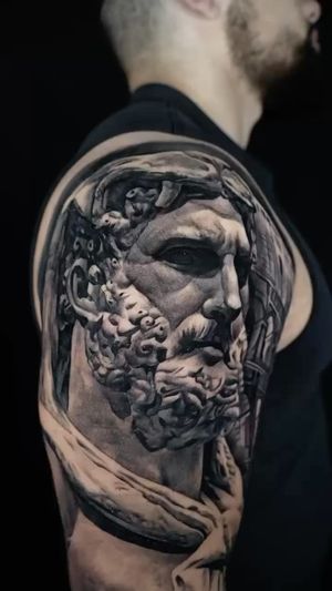 Video post by @skindesigntattoos on Instagram