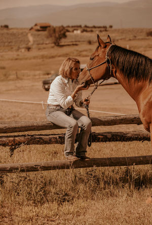 Image post by @cowgirlmagazine on Instagram