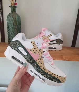Image post by @chickmakescustomkicks on Instagram