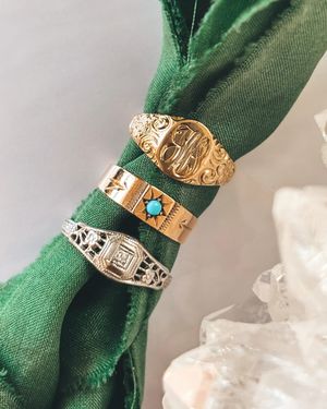 Image post by @maejeanvintage on Instagram