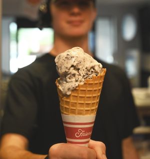 Image post by @friendlys on Instagram