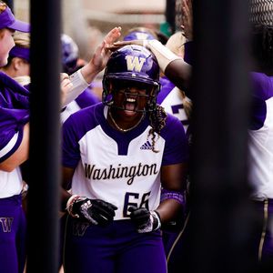 Image post by @uwsoftball on Instagram