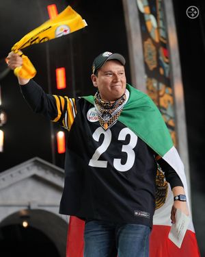 Image post by @lossteelers on Instagram