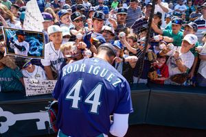 Image post by @Mariners on Twitter/X