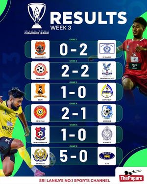 Image post by @thepaparefootball on Facebook