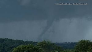 Video post by @stormchasingvideo on YouTube