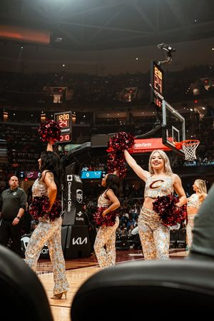 Image post by @CavsDanceTeam on Twitter