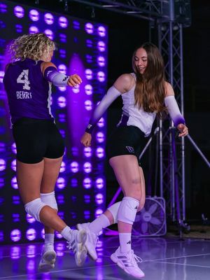 Image post by @uwvolleyball on Instagram