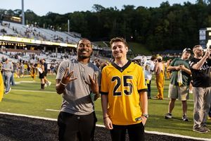 Image post by @itzliveee on Instagram