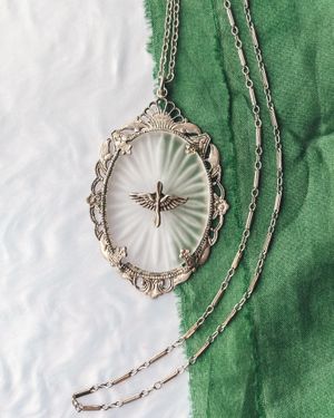 Image post by @maejeanvintage on Instagram