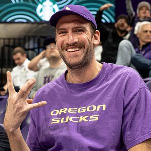 Image post by @uw_mbb on Instagram