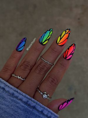 Image post by @nailartbyjen on Instagram