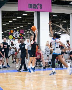 Image post by @nikegirlseybl on Instagram