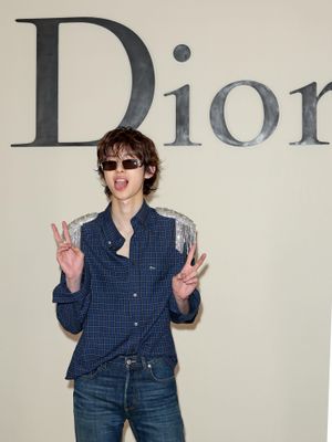 Image post by @ellemenhk on Instagram