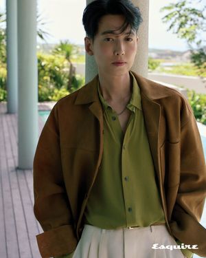 Image post by @esquire.korea on Instagram