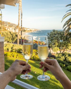Image post by @montagelaguna on Instagram