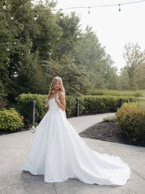 Image post by @vowdweddings on Instagram
