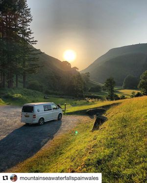 Image post by @candmclub on Instagram