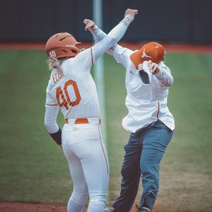 Image post by @texassoftball on Instagram