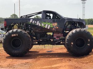Image post by @monstertruckdaily on Instagram