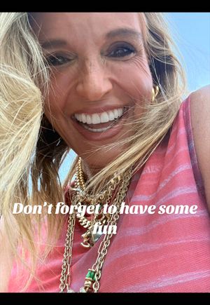 Video post by @shop.with.caroline on TikTok