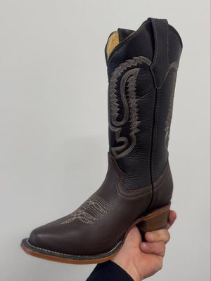 Image post by @RubioRanchwear on Facebook