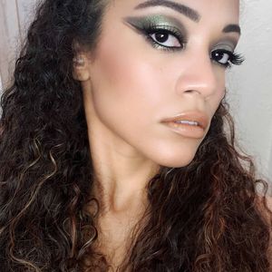 Image post by @blinkingbeaute on Instagram