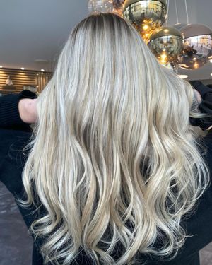 Image post by @enjoyhairstyling.aalen on Instagram