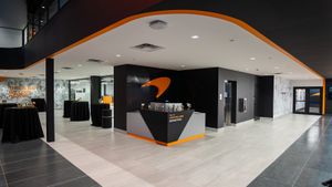 Image post by @arrowmclaren on Instagram