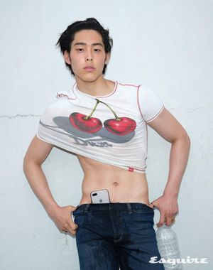 Image post by @esquire.korea on Instagram