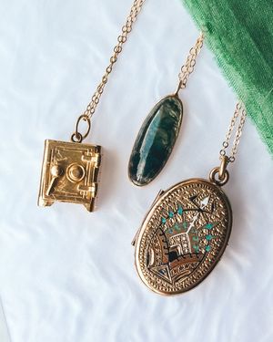 Image post by @maejeanvintage on Instagram