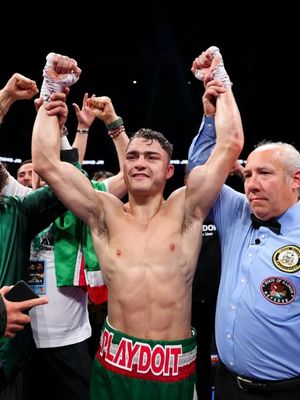 Image post by @daznboxing on Instagram
