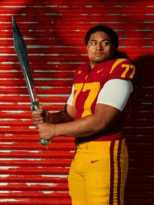 Image post by @uscfb on Instagram