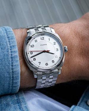 Image post by @fearswatches on Instagram
