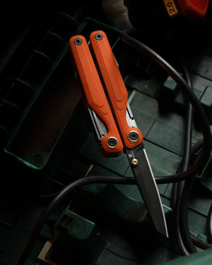 Image post by @leathermantools on Instagram