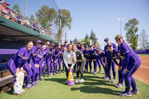 Image post by @UWAthletics on Twitter