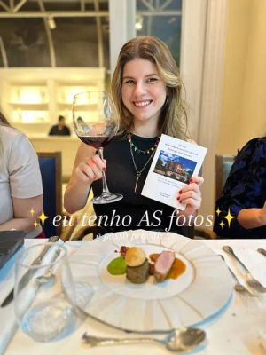 Image post by @claracarpegiani on TikTok